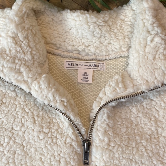 NWT Girls Teddy Pullover - Picture 4 of 4